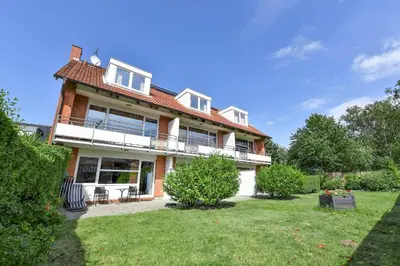 Ein Garten an der Unterkunft Haus 