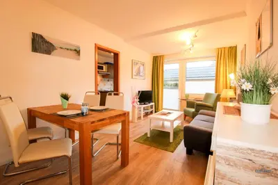 Ein Sitzbereich in der Unterkunft Haus Elbe Döse Wohnung 2