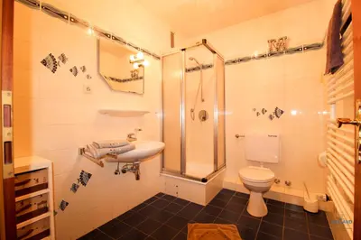 Ein Badezimmer in der Unterkunft Haus Elbe Döse Wohnung 16
