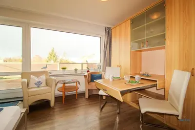 Ein Sitzbereich in der Unterkunft Haus Elbe Döse Wohnung 16