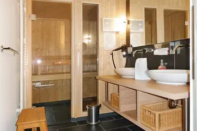 Ein Badezimmer in der Unterkunft Resort Deichgraf Resort Deichgraf 27-06