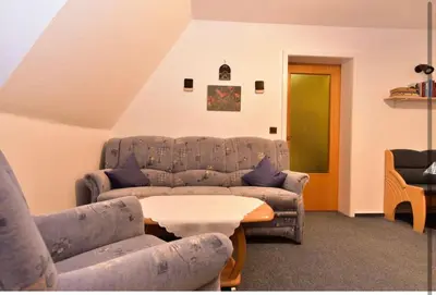 Ein Sitzbereich in der Unterkunft Haus Waldluft Whg. Eiche