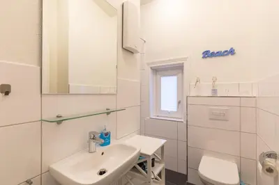 Ein Badezimmer in der Unterkunft Haus Kapitäns Villa, Bugkajüte