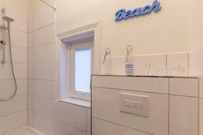 Ein Badezimmer in der Unterkunft Haus Kapitäns Villa, Bugkajüte