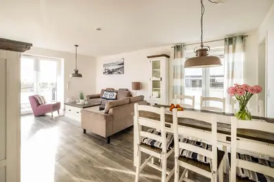 Ein Sitzbereich in der Unterkunft Haus Deichkieker Apartment 2 1 Grothus