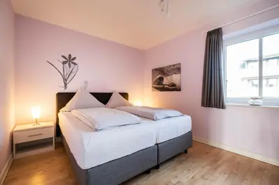 Ein Bett oder Betten in einem Zimmer der Unterkunft Haus Seehafen Apartment 2 1