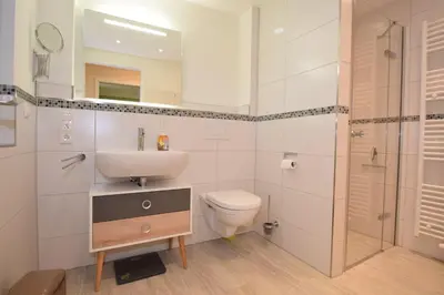 Ein Badezimmer in der Unterkunft Haus Deichkieker Apartment 1 6 Deichschaf