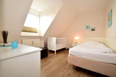 Ein Bett oder Betten in einem Zimmer der Unterkunft Haus Seemeile Wohnung 3 8
