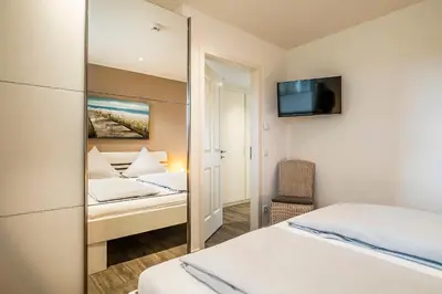 Ein Bett oder Betten in einem Zimmer der Unterkunft Haus Strandläufer Apartment 1 3 Büsumer Sprotte