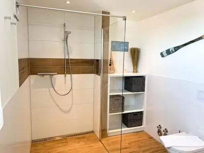 Ein Badezimmer in der Unterkunft Haus Strandläufer Apartment 4 4 NordseeLounge