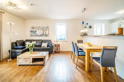 Ein Sitzbereich in der Unterkunft Büsumer Reethus Apartment 1 5