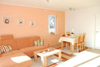 Ein Sitzbereich in der Unterkunft Haus Deichoase Apartment 3 1