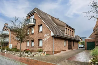 Das Gebäude in dem sich die Ferienwohnung befindet