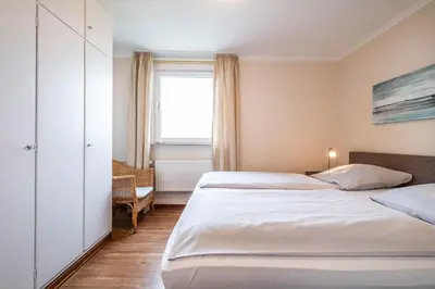 Ein Bett oder Betten in einem Zimmer der Unterkunft Hochhaus Seeblick Appartement 42