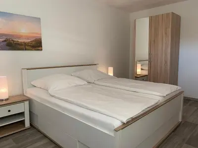 Ein Bett oder Betten in einem Zimmer der Unterkunft Kleine Brise Apartment 11 Bootsmann Stuuv