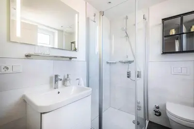 Ein Badezimmer in der Unterkunft Haus Strandläufer Apartment 2 1 Sandbank