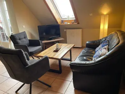 Ein Sitzbereich in der Unterkunft Modernisierte Ferienwohnung Friedrichskoog - Spitze, gegenüber Mutter-Kind-Klinik