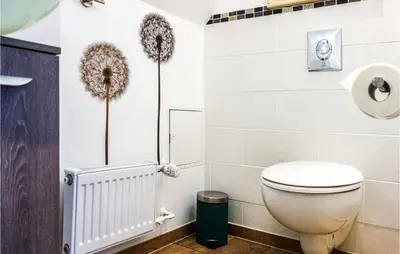 Ein Badezimmer in der Unterkunft Cozy Apartment In Wurster Nordseeküste, With Wifi
