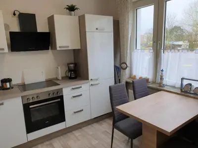 Küche/Küchenzeile in der Unterkunft Strandstraße 51a FeWo Kaptäns Suite