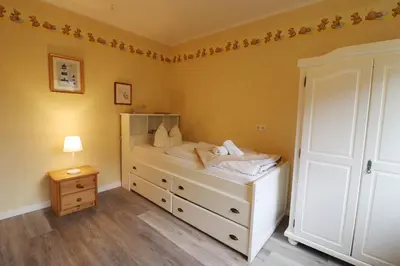 Ein Bett oder Betten in einem Zimmer der Unterkunft Haus Övern Diek Wohnung 8