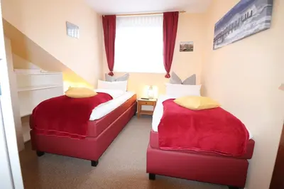 Ein Bett oder Betten in einem Zimmer der Unterkunft Haus am Kurpark Wohnung 26