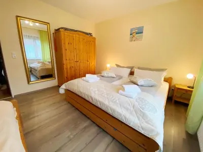 Ein Bett oder Betten in einem Zimmer der Unterkunft Haus am Kurpark Wohnung 11