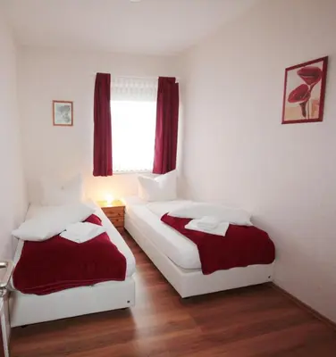 Ein Bett oder Betten in einem Zimmer der Unterkunft Haus am Kurpark Wohnung 12
