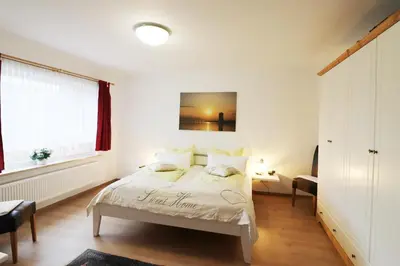 Ein Bett oder Betten in einem Zimmer der Unterkunft Haus am Kurpark Wohnung 18