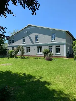 Das Gebäude in dem sich die Ferienwohnung befindet