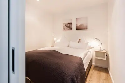 Ein Bett oder Betten in einem Zimmer der Unterkunft Weisse Villa Apartment 2 1 Promenadendeck
