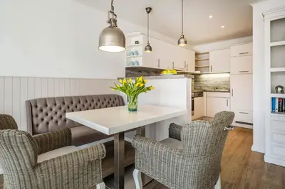 Küche/Küchenzeile in der Unterkunft Weisse Villa Apartment 2 2 Hafenblick