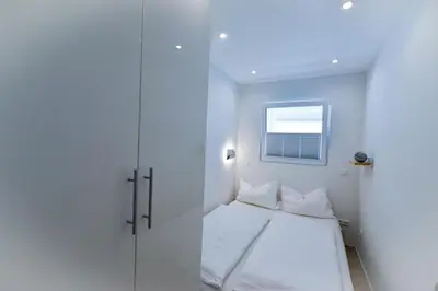 Ein Bett oder Betten in einem Zimmer der Unterkunft Strandhochhaus SHC3