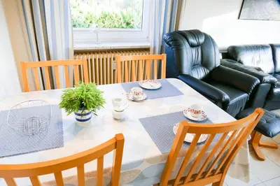 Ein Sitzbereich in der Unterkunft Haus Heidhöhn Nr 4 HE04