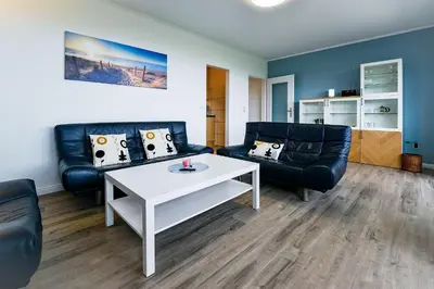 Ein Sitzbereich in der Unterkunft Strandhochhaus SJ04