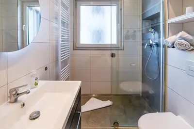 Ein Badezimmer in der Unterkunft Strandhochhaus SJ07