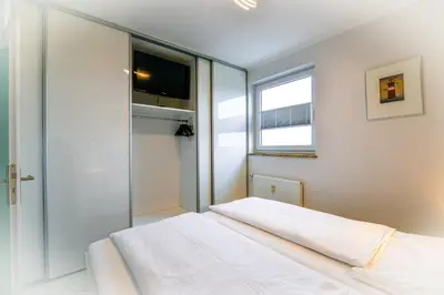 Ein Bett oder Betten in einem Zimmer der Unterkunft Strandhochhaus SJ10