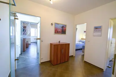 Ein Bett oder Betten in einem Zimmer der Unterkunft Strandhochhaus SJ09