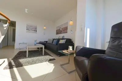 Ein Sitzbereich in der Unterkunft Strandhochhaus SD11