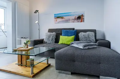 Ein Sitzbereich in der Unterkunft Strandhochhaus SF10