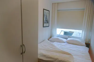 Ein Bett oder Betten in einem Zimmer der Unterkunft Strandhochhaus SHC8