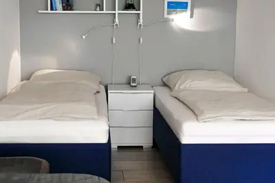 Ein Bett oder Betten in einem Zimmer der Unterkunft Strandhochhaus SHE9