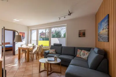 Ein Sitzbereich in der Unterkunft Haus Windböe, Wohnung 1