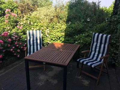 Ein Garten an der Unterkunft Ferienhaus am Meer