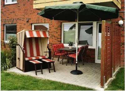 Ein Patio oder anderer Außenbereich in der Unterkunft Deichwohnung Strandweg 7