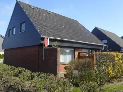 Das Gebäude in dem sich das Ferienhaus befindet