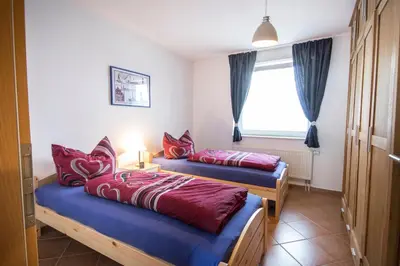 Ein Bett oder Betten in einem Zimmer der Unterkunft Neue Reihe 8 Wohnung links