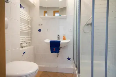 Ein Badezimmer in der Unterkunft Neue Reihe 8 Wohnung links