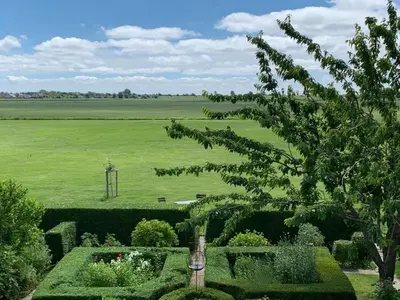 Ein Garten an der Unterkunft Ferienhof Schoof No4