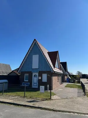 Das Gebäude in dem sich das Ferienhaus befindet