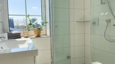 Ein Badezimmer in der Unterkunft Haus Kirsten Haus Kirsten FeWo 5